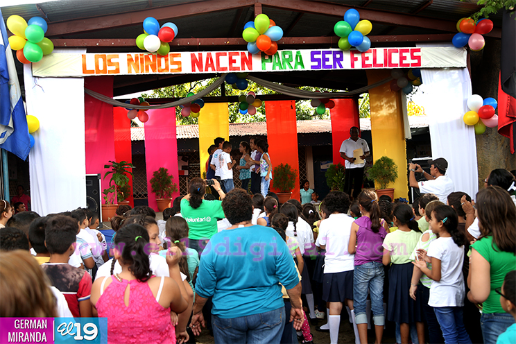 Colegio Santa Rosa celebra festival "Los Niños Nacen Para Ser Felices"