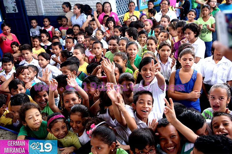 Colegio Santa Rosa celebra festival "Los Niños Nacen Para Ser Felices"