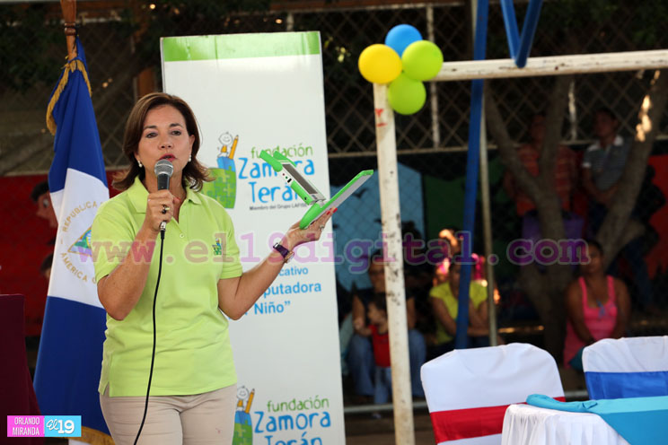 Estudiantes de Ciudad Sandino reciben computadoras para reforzar su aprendizaje
