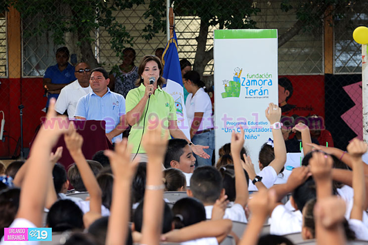 Estudiantes de Ciudad Sandino reciben computadoras para reforzar su aprendizaje