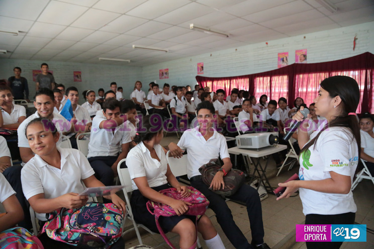 Estudiantes del Instituto Ram&iacute;rez Goyena disfrutan de temporada de cine ambiental