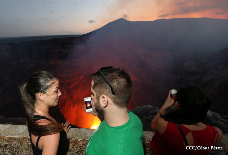 El impresionante lago de lava del Volc&aacute;n Masaya