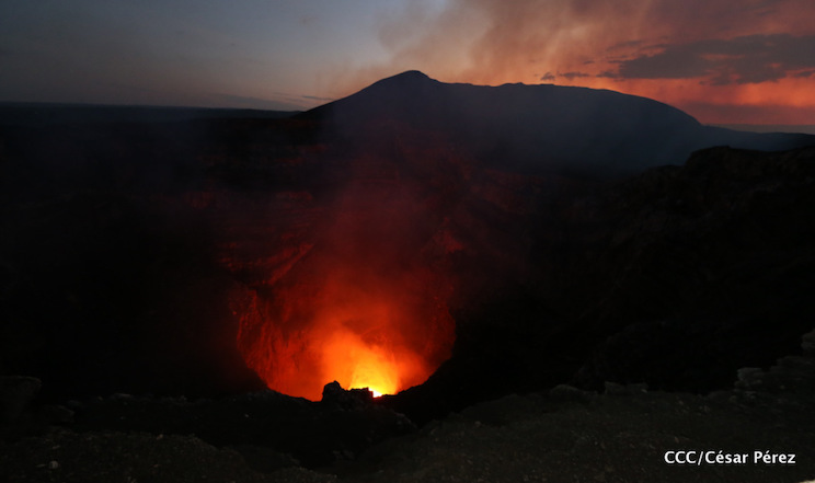 El impresionante lago de lava del Volc&aacute;n Masaya