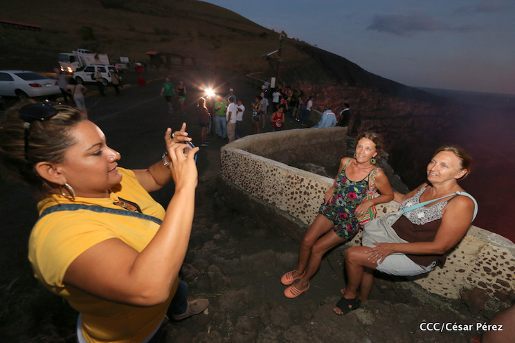 El impresionante lago de lava del Volc&aacute;n Masaya