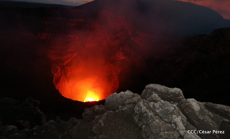 El impresionante lago de lava del Volc&aacute;n Masaya