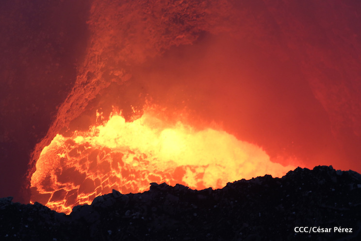 El impresionante lago de lava del Volc&aacute;n Masaya