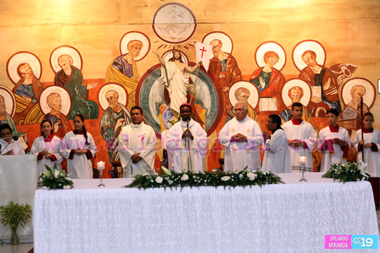 Iglesia Espíritu Santo celebra misa por los 40 años de fundación