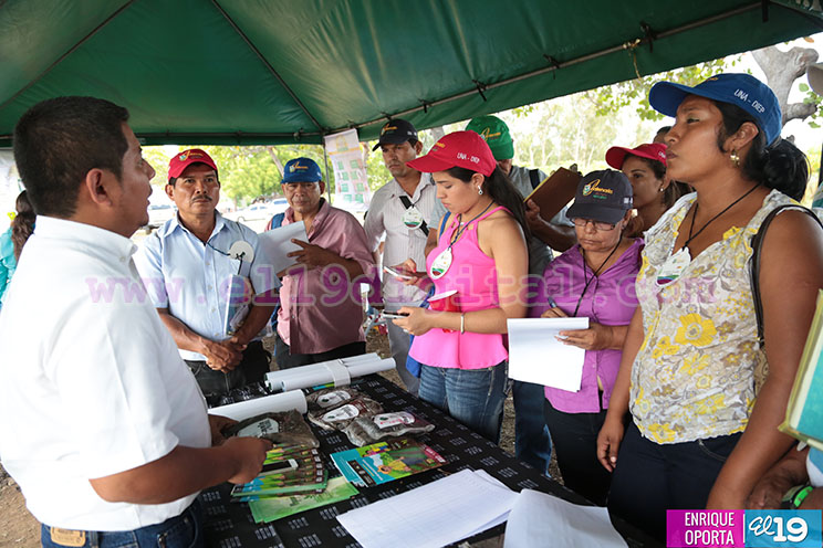 Estudiantes y productores celebran D&iacute;a de Campo en la Semana del Agr&oacute;nomo