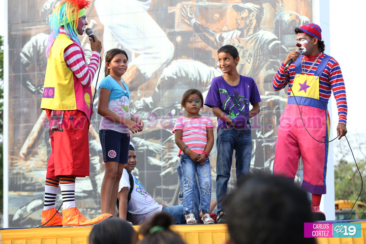 Miles de niños recuerdan a Luis Alfonso Velázquez Flores jugando, cantando y bailando