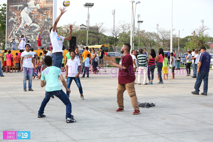 Miles de niños recuerdan a Luis Alfonso Velázquez Flores jugando, cantando y bailando