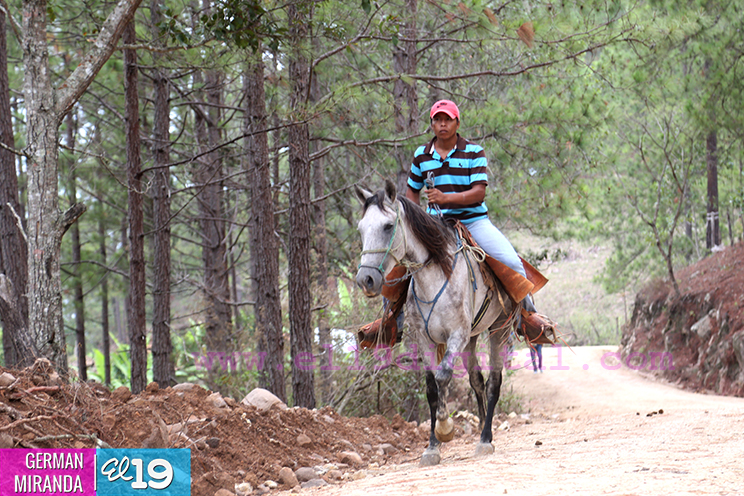 Familias de Macuelizo junto al Ej&eacute;rcito inauguran caminos rurales