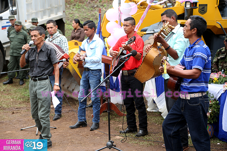Familias de Macuelizo junto al Ej&eacute;rcito inauguran caminos rurales