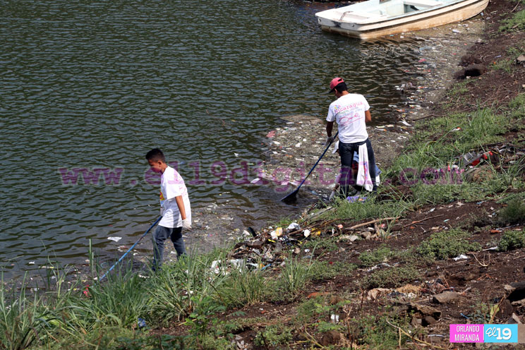 Movimiento Guardabarranco y Alcald&iacute;a de Managua en jornada de limpieza en Tiscapa