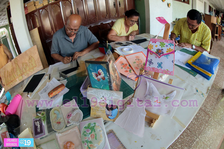 Conozca las manos &ldquo;Manos Creativas&rdquo; de do&ntilde;a Nydia
