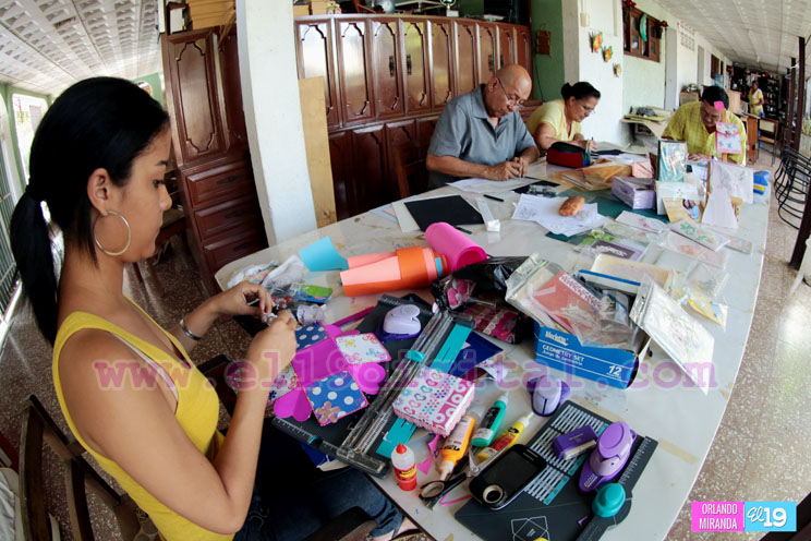 Conozca las manos &ldquo;Manos Creativas&rdquo; de do&ntilde;a Nydia