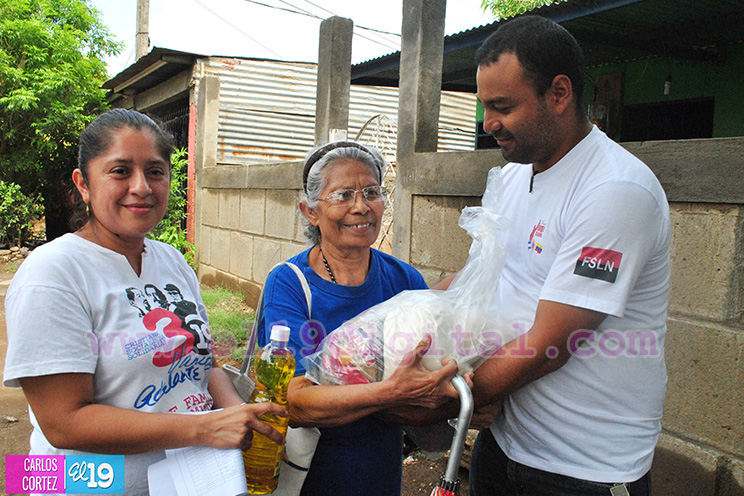 En el mes de las Madres, Gobierno entrega miles de paquetes alimentarios