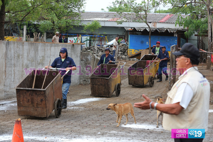 Comuna capitalina supervisa recolección de basura en mercado 'El Mayoreo'