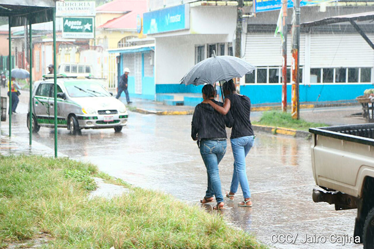 Realizan evacuaciones en el Caribe ante la amenaza de Otto