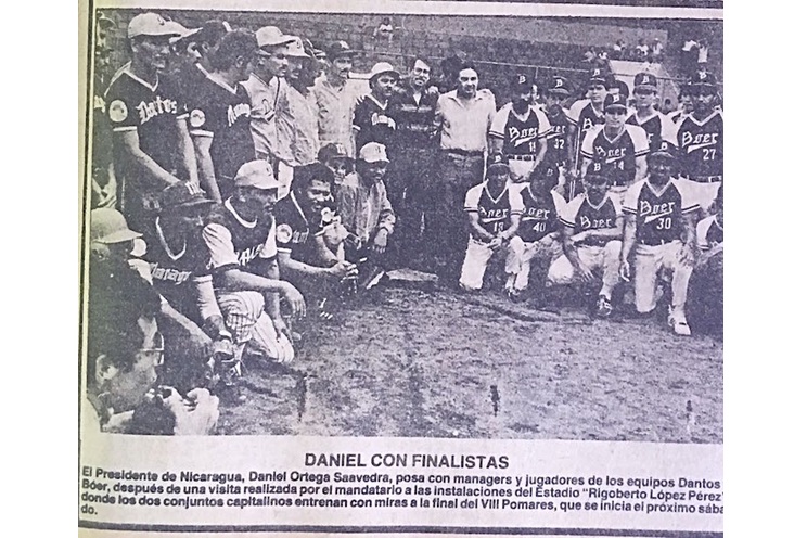 Comandante Daniel Ortega con equipos del Bóer y Dantos (1987)
