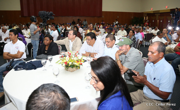 Comandante Daniel Ortega entrega T&iacute;tulos a Pueblos Originarios del Caribe