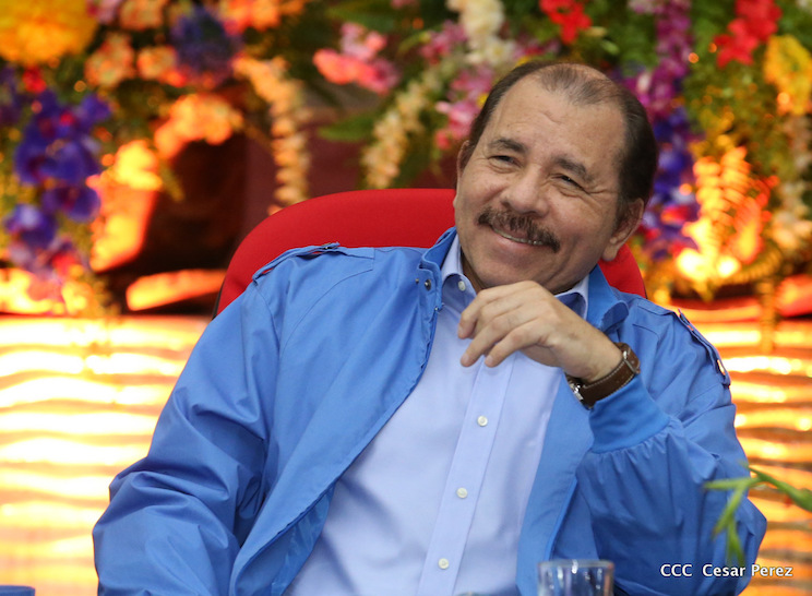 Comandante Daniel Ortega entrega T&iacute;tulos a Pueblos Originarios del Caribe