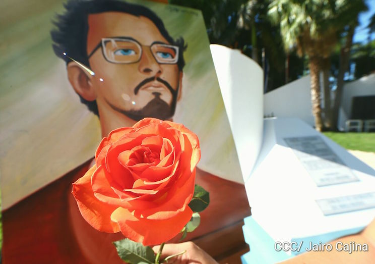 Una Flor para Carlos Fonseca