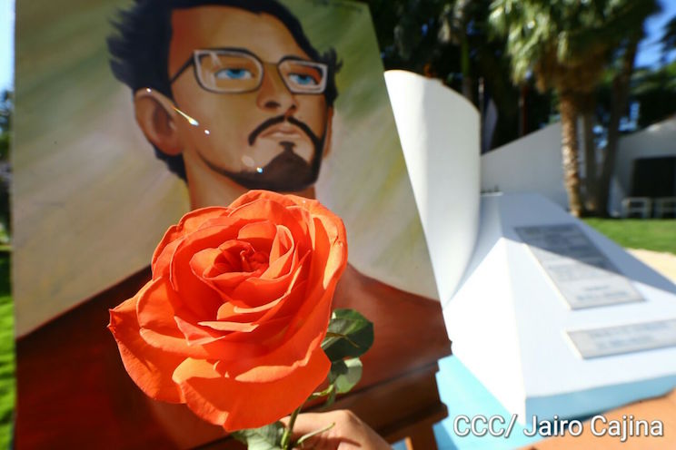Una Flor para Carlos Fonseca