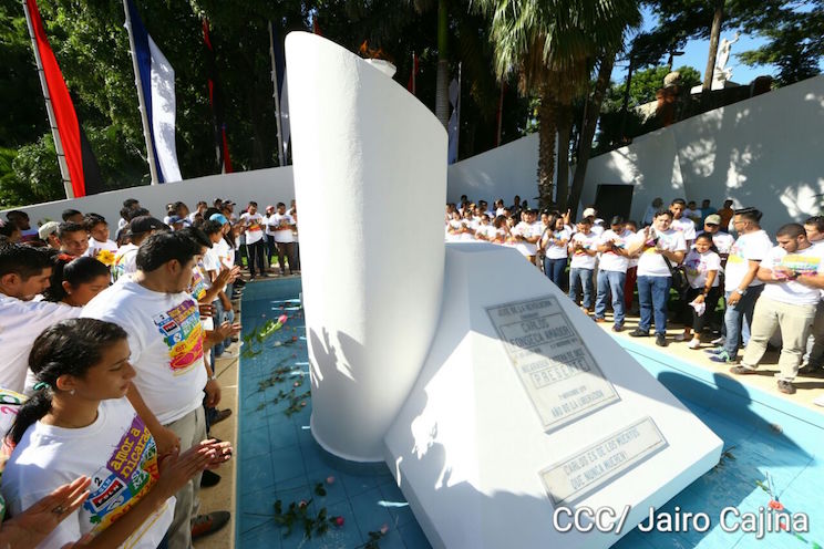 Una Flor para Carlos Fonseca