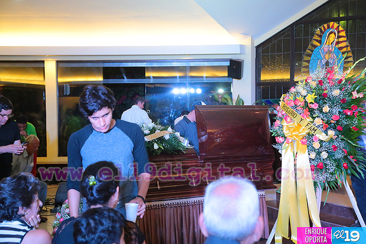 Homenaje a Valent&iacute;n Castillo
