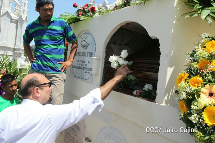Amigos y familiares dan el &uacute;ltimo adi&oacute;s a Fernando Silva