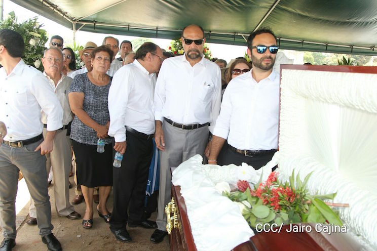 Amigos y familiares dan el &uacute;ltimo adi&oacute;s a Fernando Silva