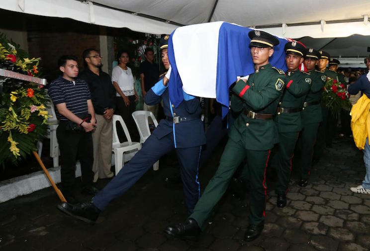 Vela del compañero René Núñez en León