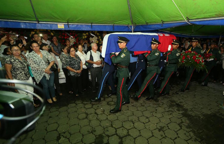 Vela del compañero René Núñez en León