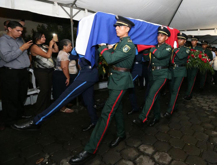 Vela del compañero René Núñez en León