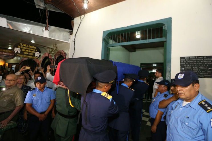Vela del compañero René Núñez en León