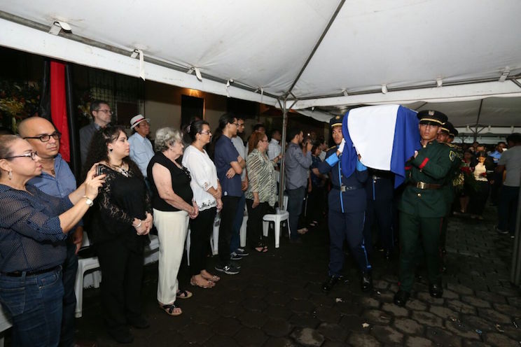 Vela del compañero René Núñez en León