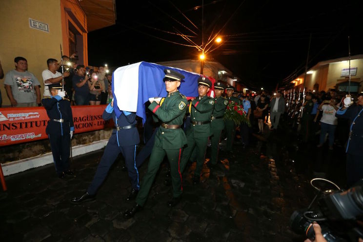 Vela del compañero René Núñez en León