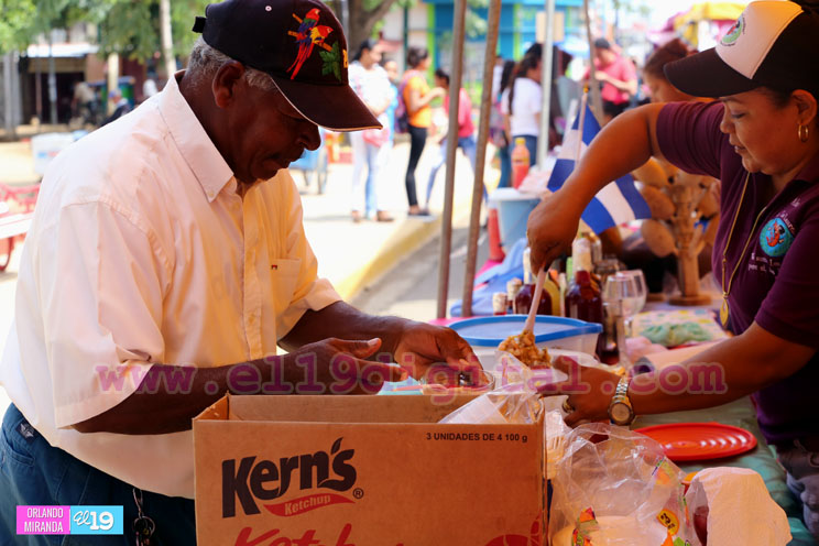 Alegre feria dominical de la economía familiar en Tipitapa