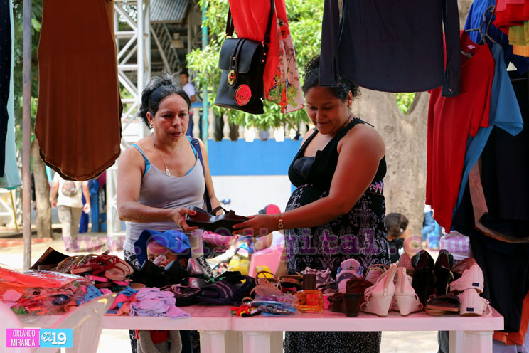 Alegre feria dominical de la economía familiar en Tipitapa