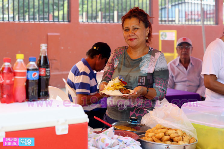 Alegre feria dominical de la economía familiar en Tipitapa