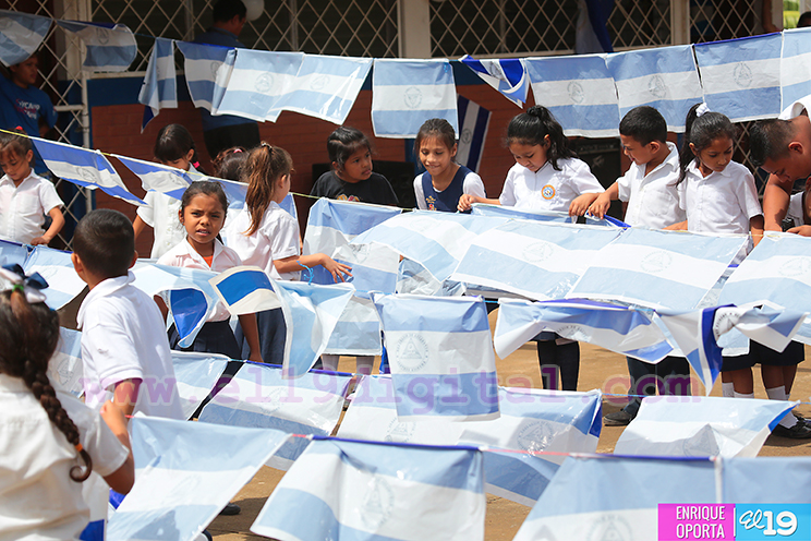 Estudiantes embellecen sus escuelas