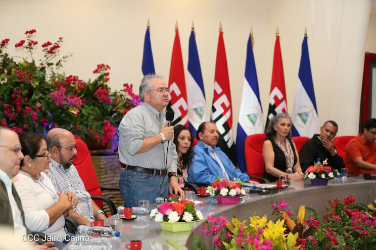Homenaje a Tom&aacute;s