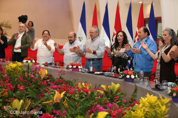 Homenaje a Tom&aacute;s