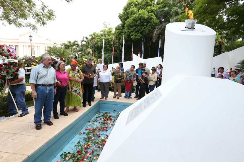 homenaje_tomas