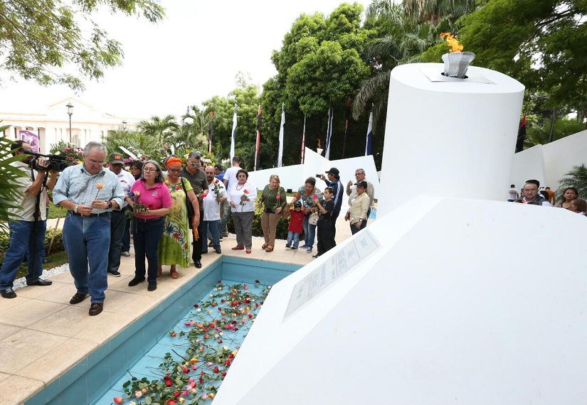 homenaje_tomas