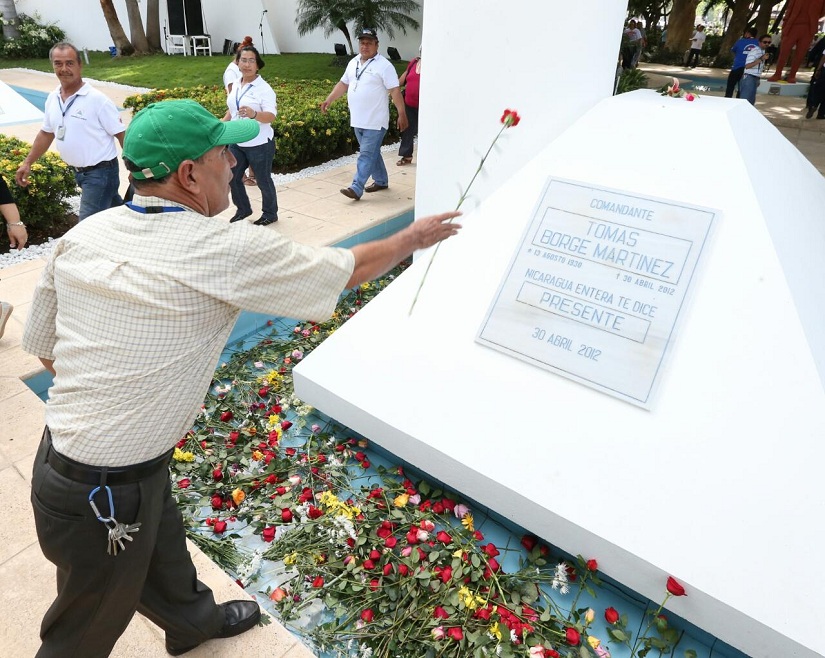 homenaje_tomas