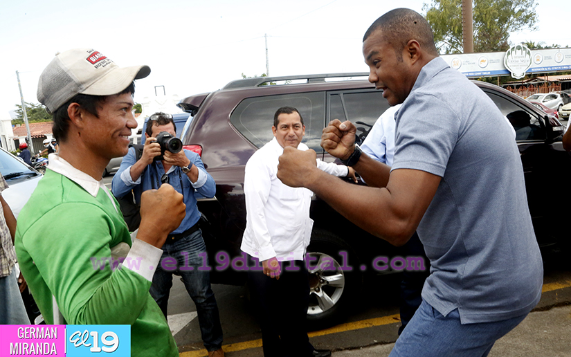 Tito_Trinidad_Plaza_Victorias