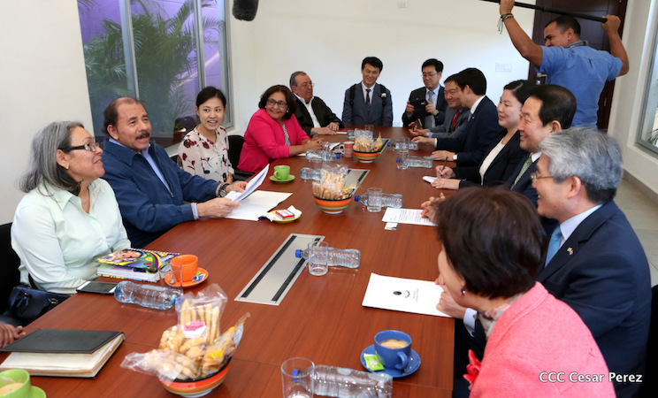 Presidente Daniel con Vicepresidente de Asamblea de la Rep&uacute;blica de Corea