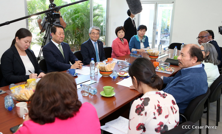 Presidente Daniel con Vicepresidente de Asamblea de la Rep&uacute;blica de Corea
