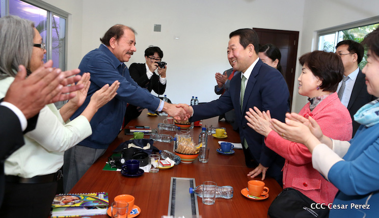 Presidente Daniel con Vicepresidente de Asamblea de la Rep&uacute;blica de Corea